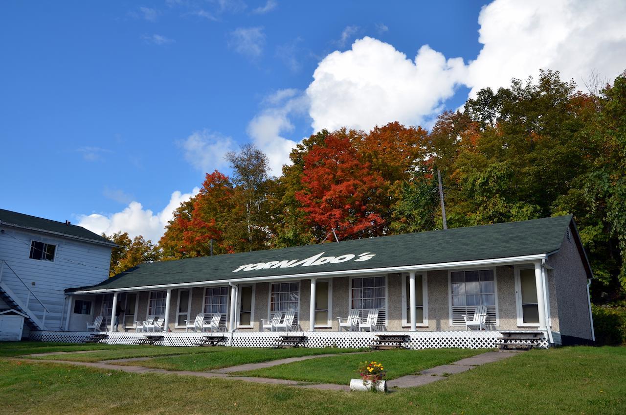 Tornado'S Motel Port Loring Exterior photo